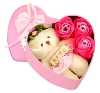 Коробка в форме сердца с мыльным цветком с 3 розами 1 мишка розовая 193792