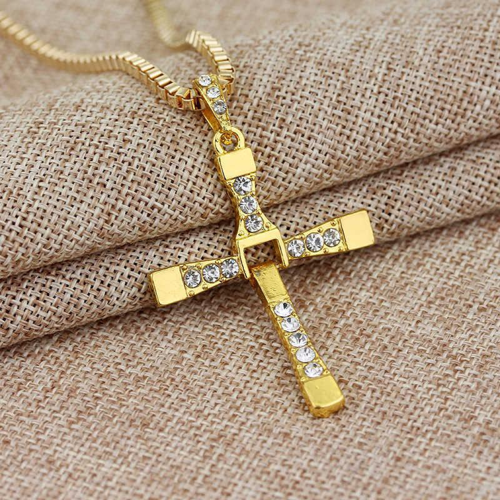 Крест Доминика Торетто с цепочкой, золотистый, бижутерия 169502